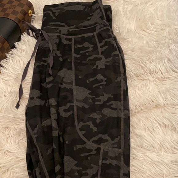Fabletics High waisted joggers - Picture 1 of 1